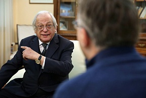 Oleg N. Belous: "O único problema com Portugal é o futebol" Oleg N. Belous: "O único problema com Portugal é o futebol"