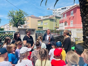Iniciativa "Jardim da Memória" foi realizada no centro educativo "Primeira Escola Eslava"