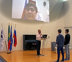 Телемост с российским космонавтом Салижаном Шариповым Телемост с российским космонавтом Салижаном Шариповым