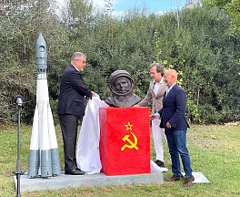 Inaugurado em Oeiras o primeiro busto do cosmonauta Yuri Gagarin em Portugal Inaugurado em Oeiras o primeiro busto do cosmonauta Yuri Gagarin em Portugal
