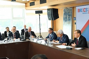 Во Владивостоке прошла встреча сторонников борьбы с неоколониализмом Во Владивостоке прошла встреча сторонников борьбы с неоколониализмом
