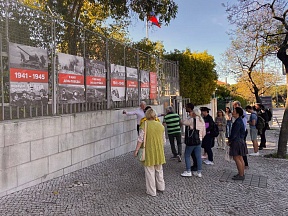 В консульском отделе Посольства открылась приуроченная ко Дню Победы фотовыставка В консульском отделе Посольства открылась приуроченная ко Дню Победы фотовыставка